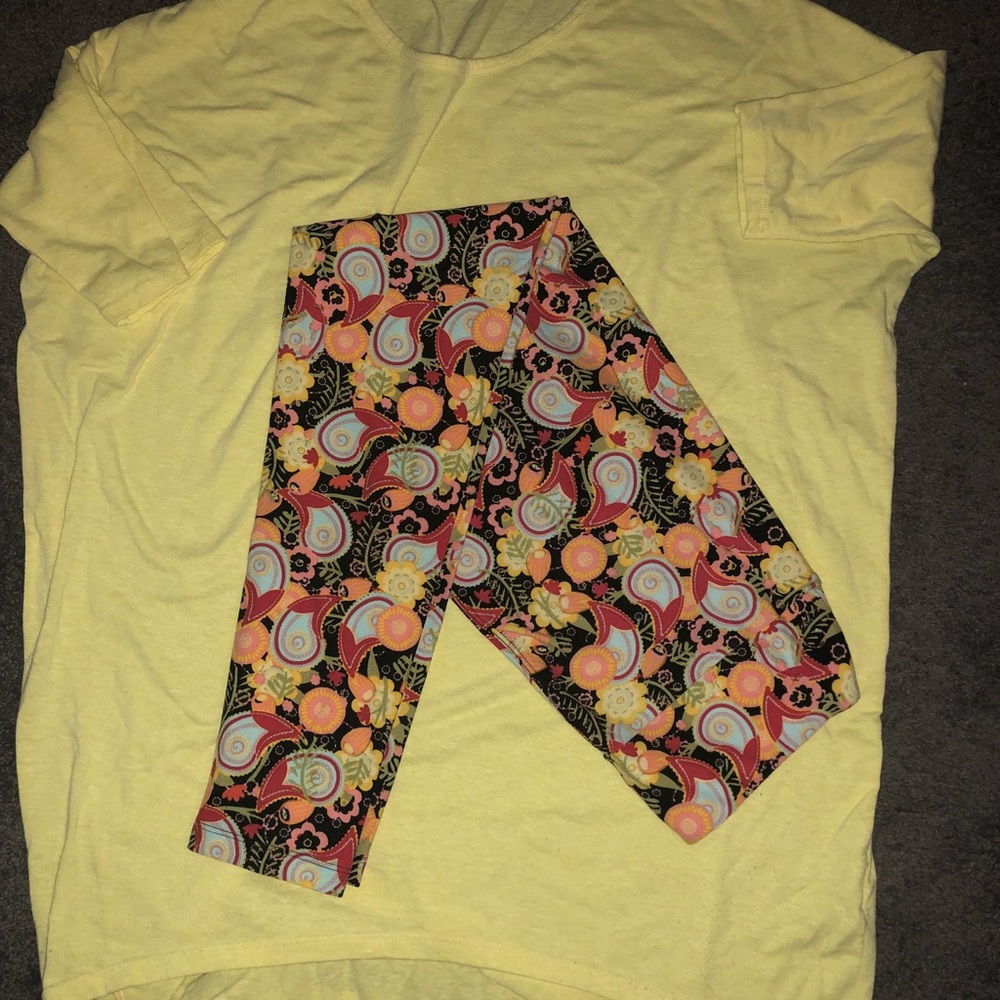 Small yellow Irma one size paisley leggings